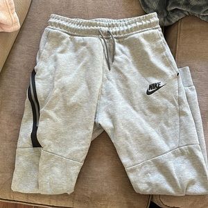 Nike boys XL jogger